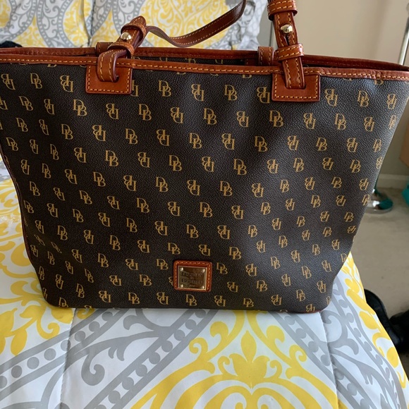 Dooney & Bourke Bag! - Picture 3 of 8